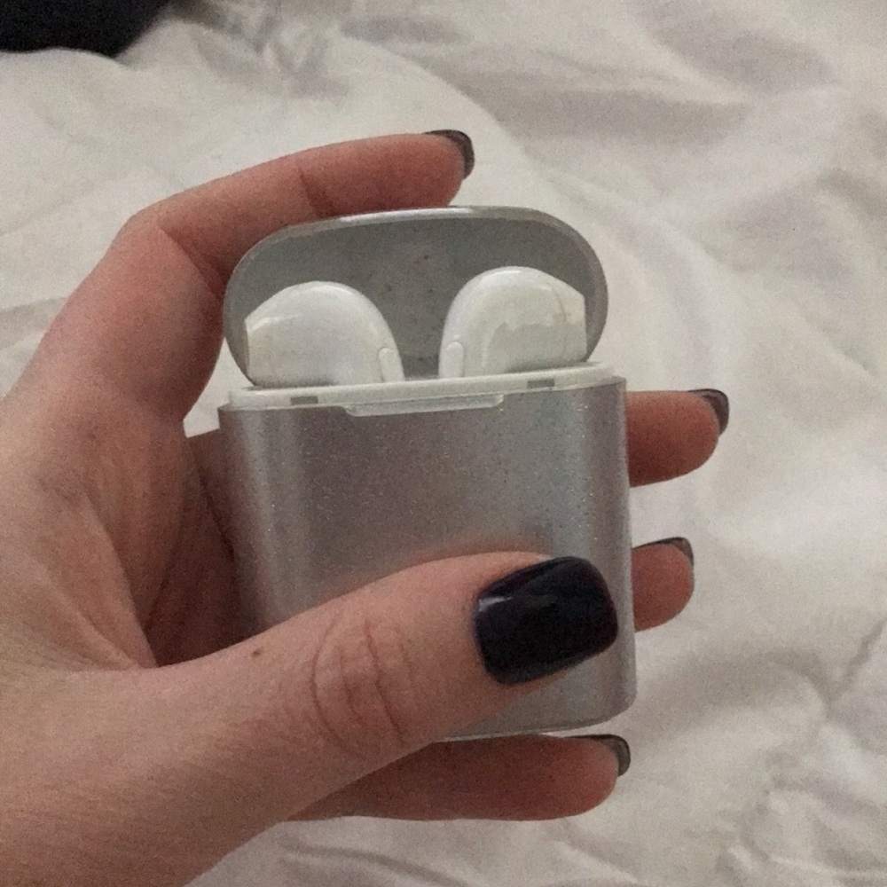 Wireless ear buds in silver glitter case